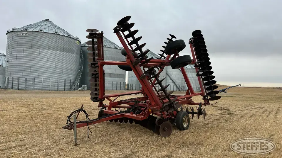 International 3900 Disc