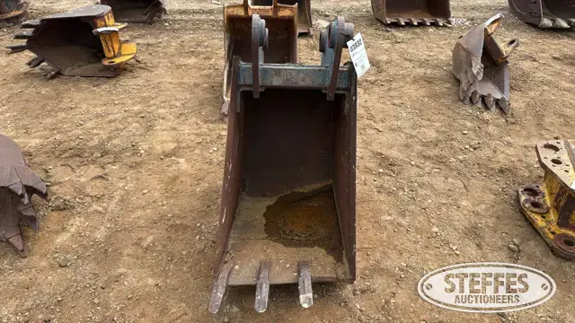 Attachments International loader backhoe bucket