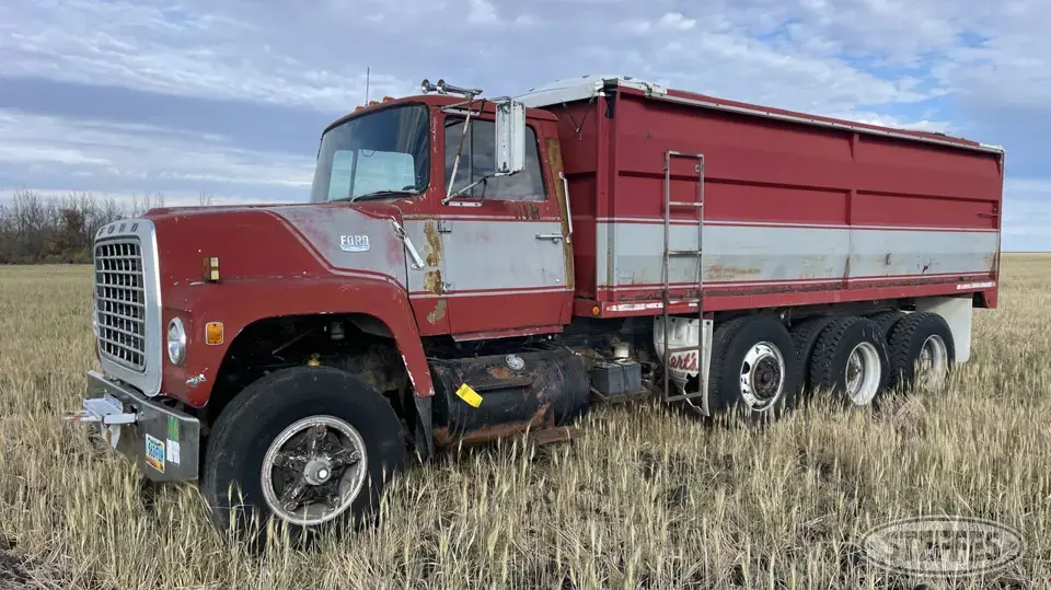 1972 Ford LT9000 Tri-Axle Boxed Truck