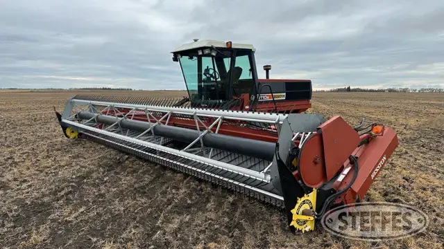 1999 Hesston 8110S