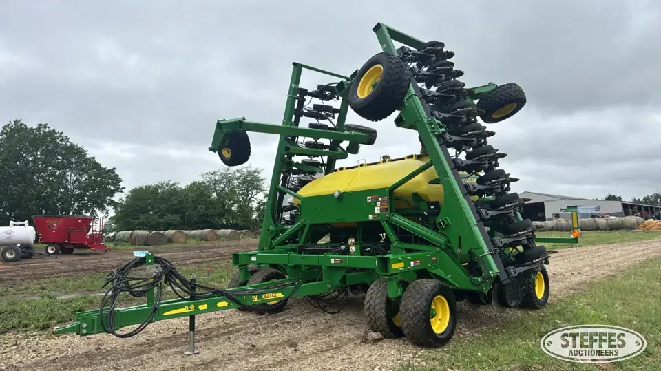 2013 John Deere 1990 Air Drills and Air Seeder