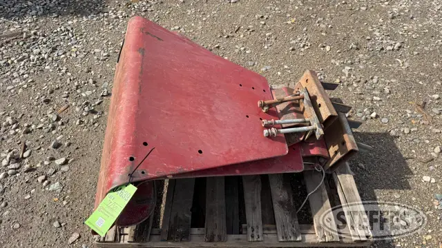 (2) International tractor fenders