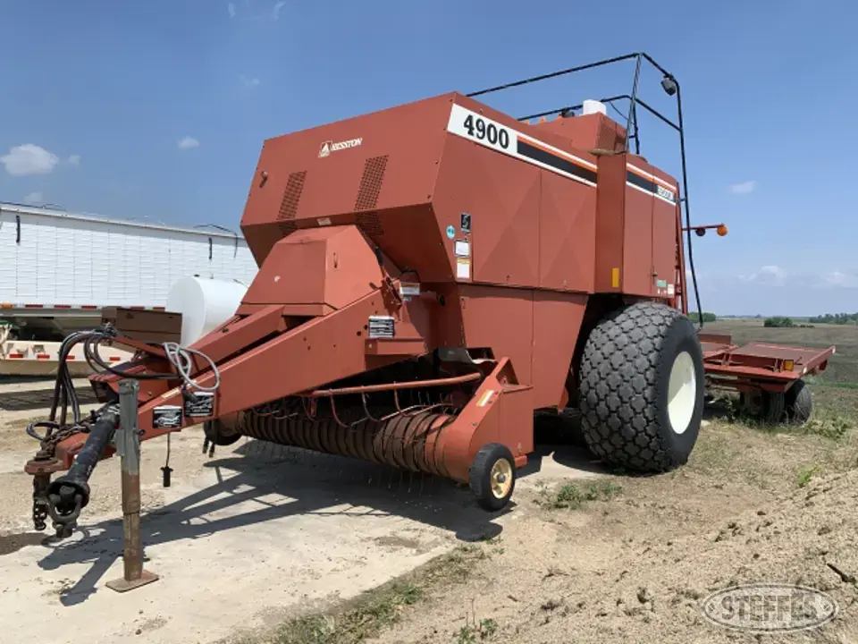 1995 Hesson 4900 Square Baler