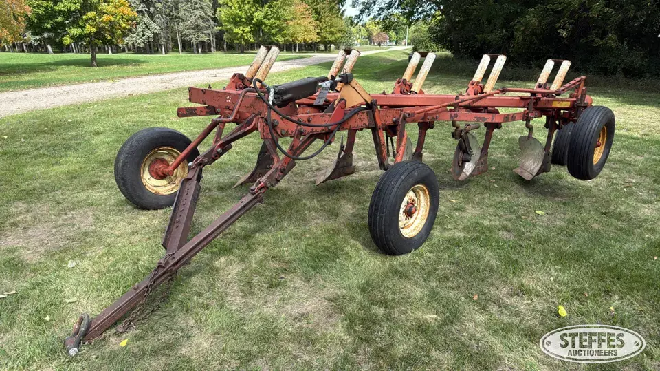 International 770 Plow