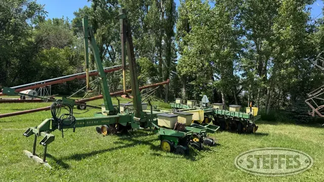 John Deere 7000