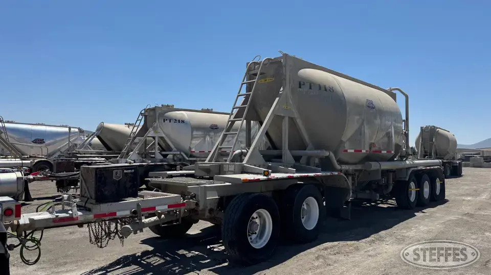 2019 Heil 905 cu. ft. Pneumatic Trailer