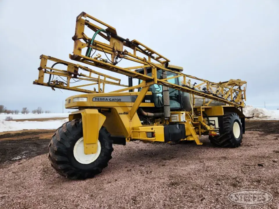 1998 AG-Chem 8103 Self-Propelled Sprayer