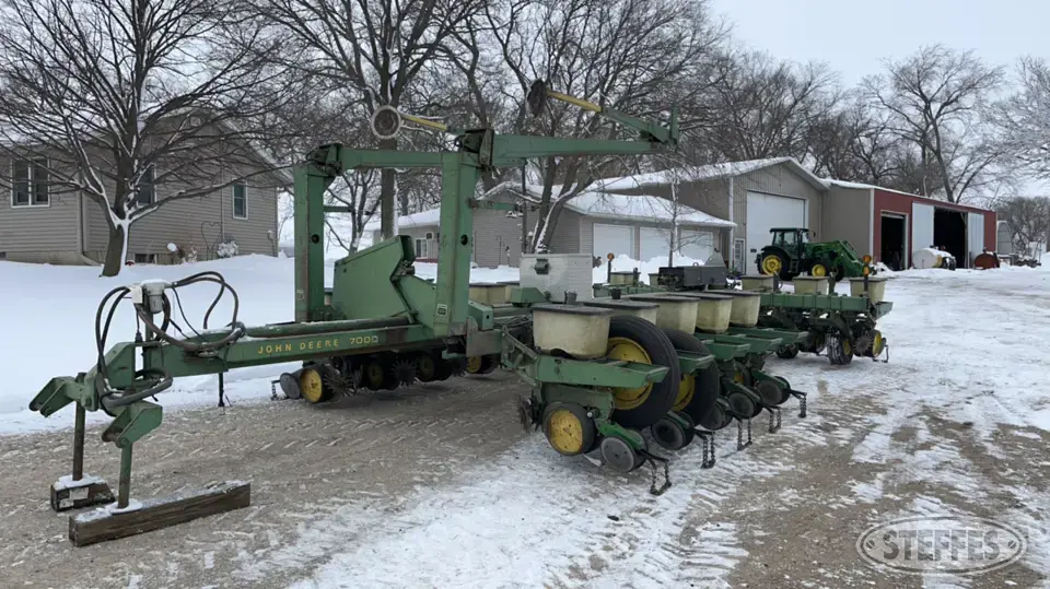 John Deere 7000 12 or More Row Planter