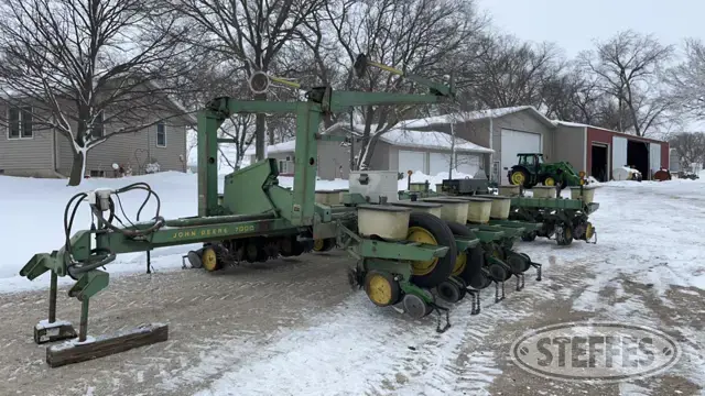 John Deere 7000