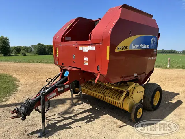 2012 New Holland BR7060
