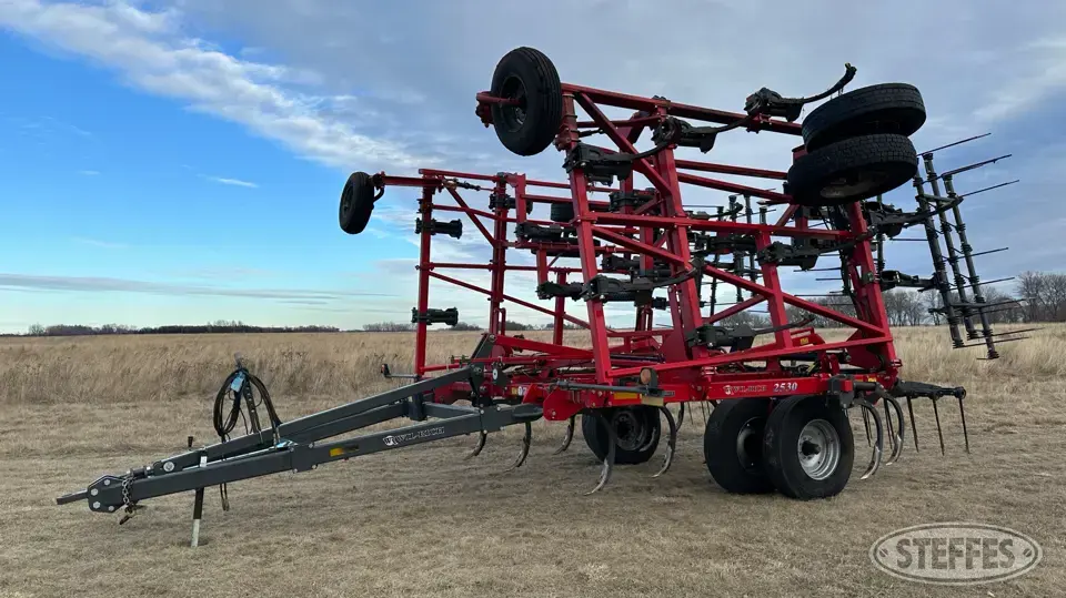 2022 Wil-Rich 2530 Chisel Plow