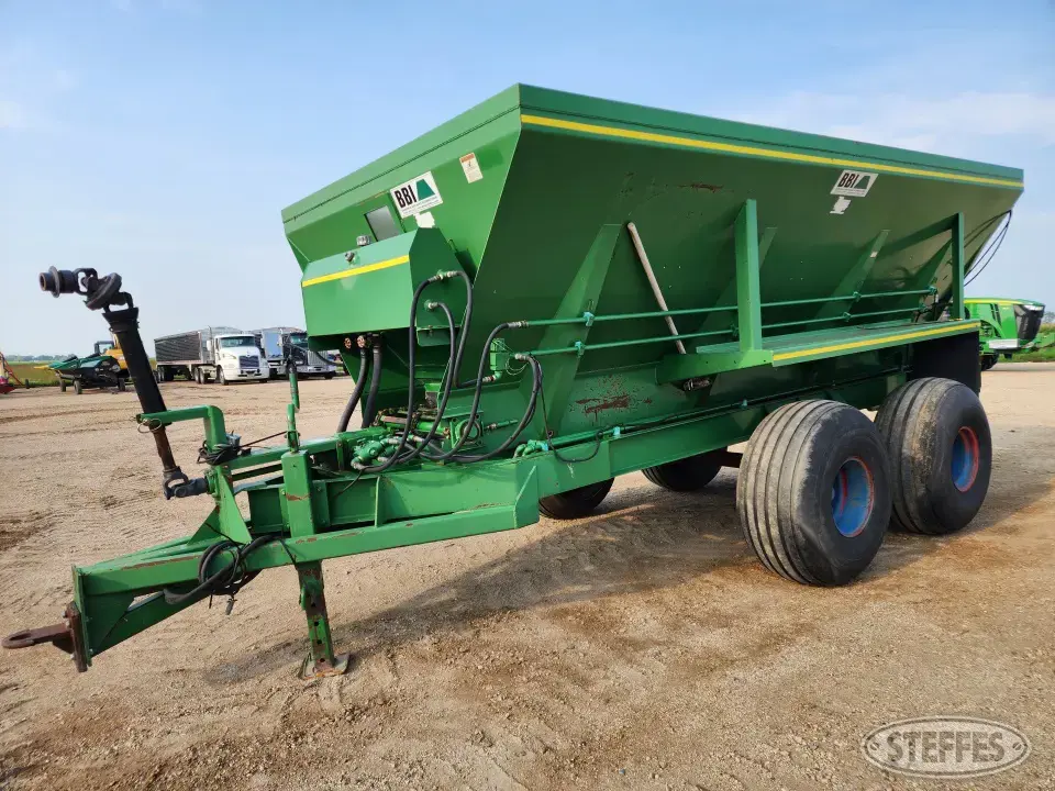 BBI Pull-Type Dry Spreader