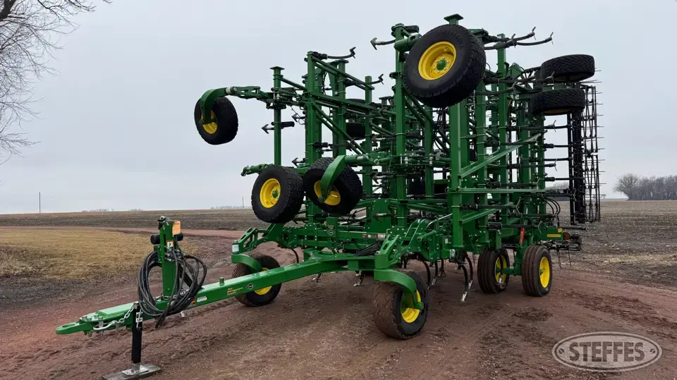 2022 John Deere 2230 Field Cultivator