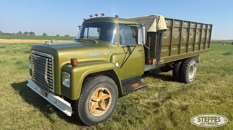 1974 International Loadstar 1600 Grain Truck