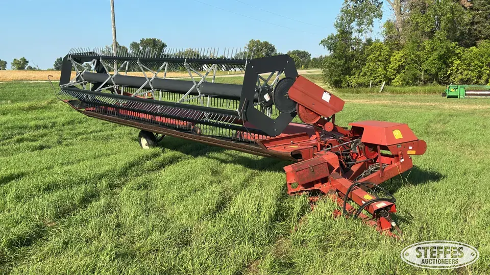 Case IH 725 Pull-Type Swather