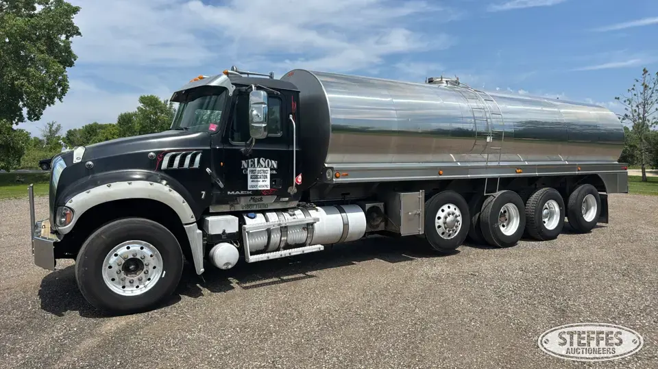 2012 Mack GU713 Granite Tank Truck