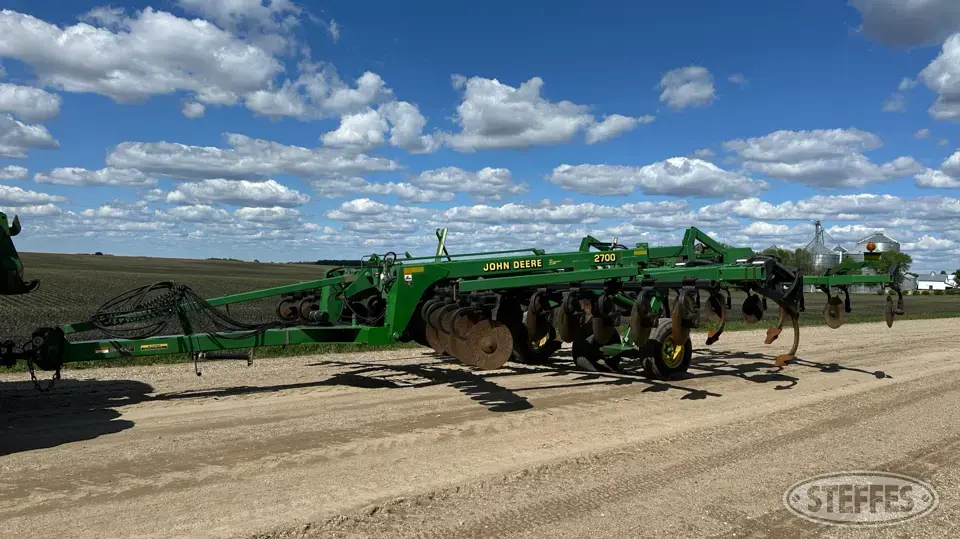 John Deere 2700 Ripper