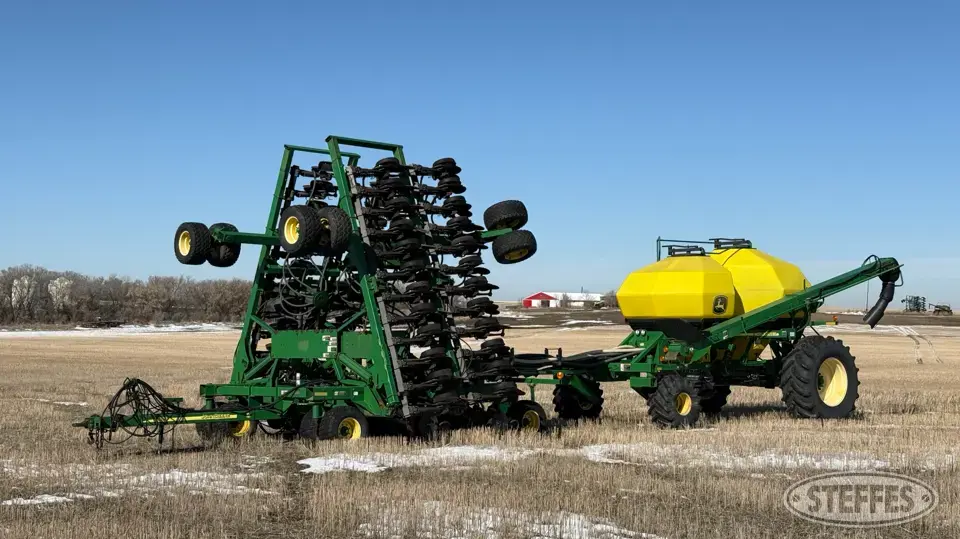2005 John Deere 1890 Air Drills and Air Seeder