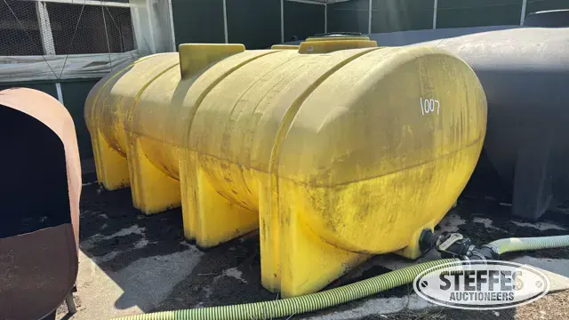 2,350 gal. horizontal poly tank