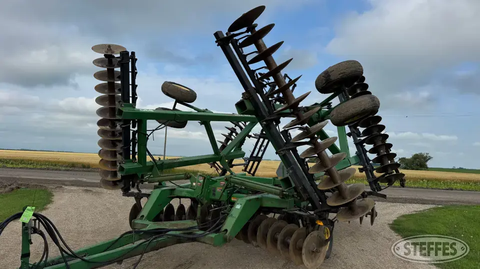 John Deere 630 Disc