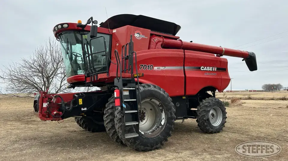 2007 Case IH 7010 Combine