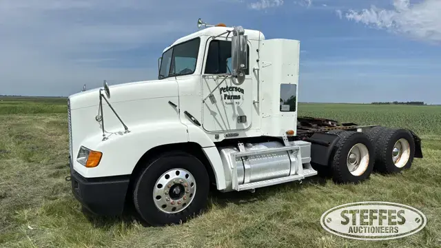2000 Freightliner FLD112