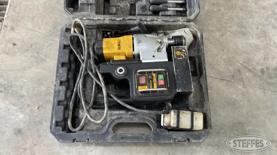 DeWalt DWE1622 Power Tool