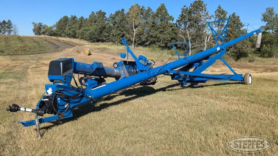 Brandt 1370 Swing Hopper Auger