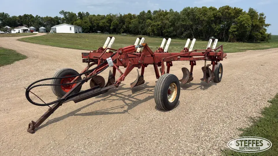 International 770 Plow