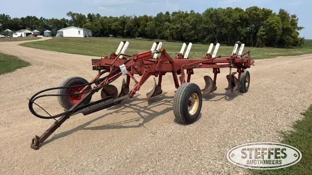 International 770