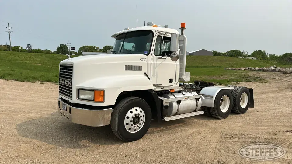 1999 Mack CH613 Conventional Truck without Sleeper