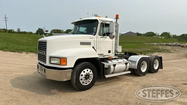 1999 Mack CH613