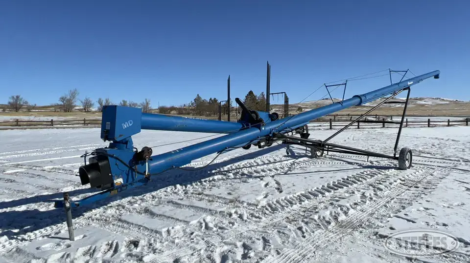 Brandt 1060 Swing Hopper Auger