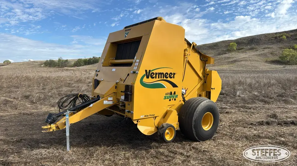 2009 Vermeer 605 Super M Round Baler