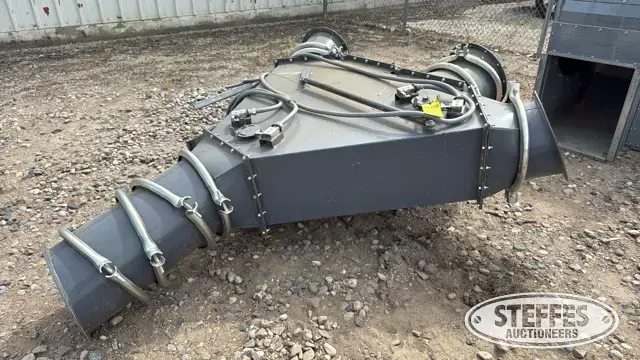 Grain leg distributor