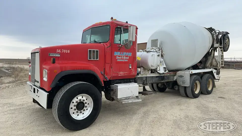 1999 International Paystar 5000 Mixer Truck