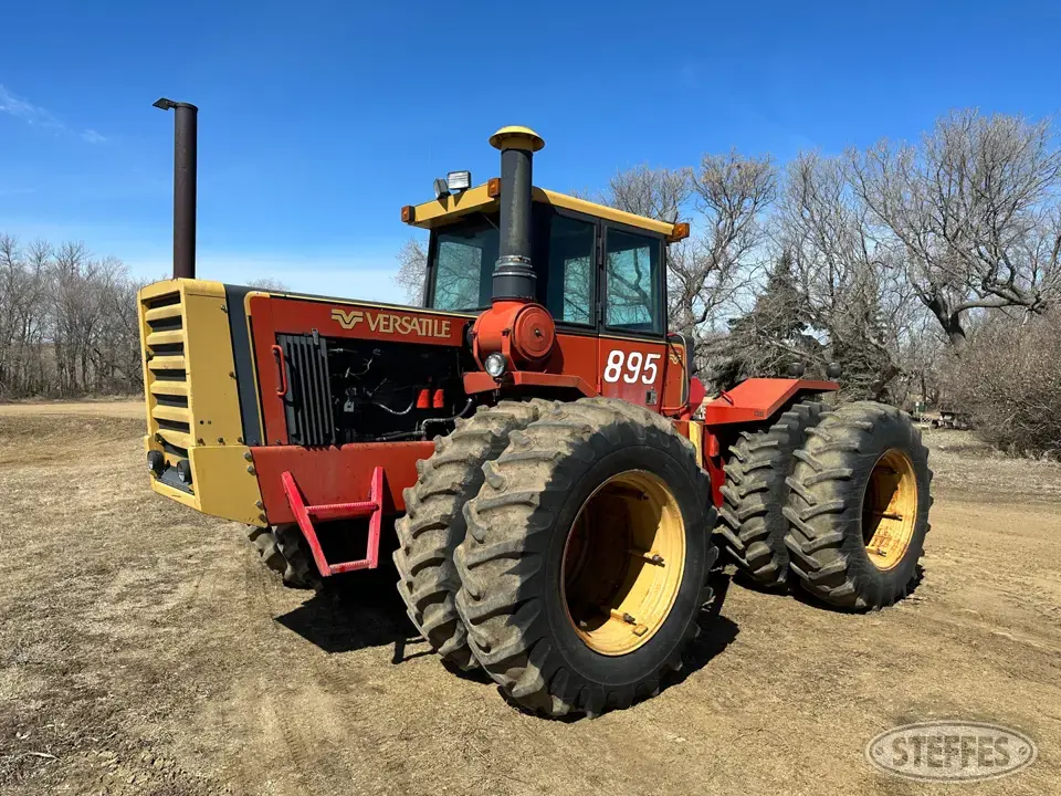 1982 Versatile 895 4WD Tractor