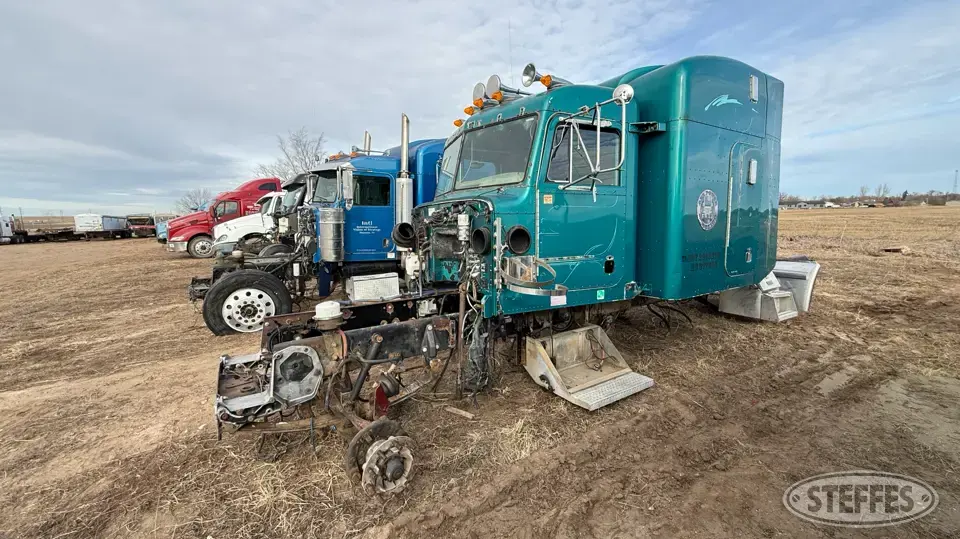 2003 Peterbilt 379 Conventional Truck with Sleeper