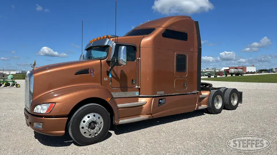 2016 Kenworth T660 Conventional Truck with Sleeper