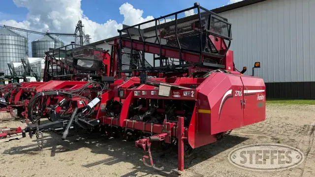 2012 Amity 2700