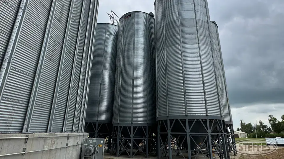 1999 Micada Hopper Bin