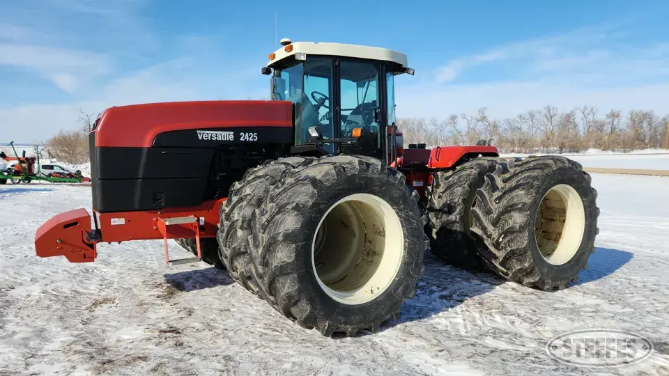 2005 Versatile 2425 4WD Tractor