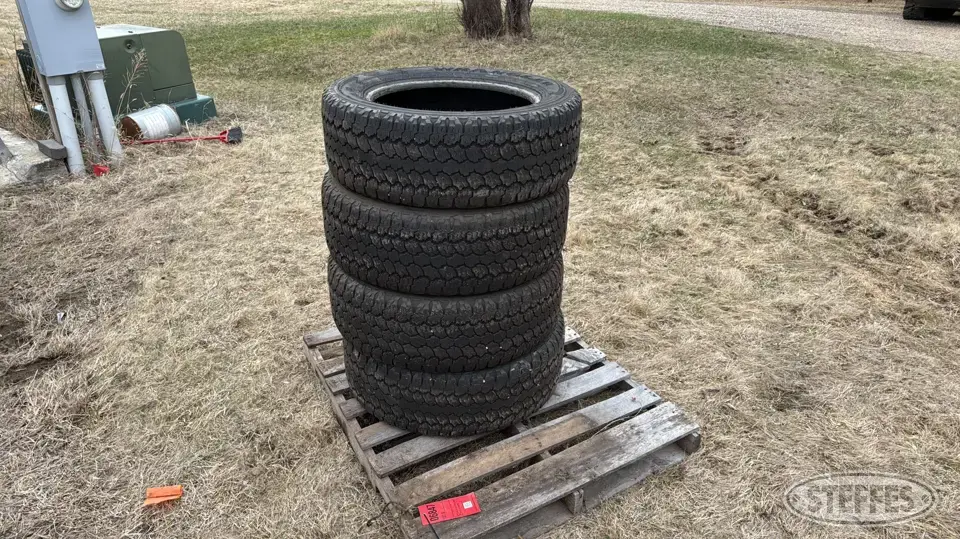 (4) Goodyear Wrangler LT265/60R20 tires Passenger-Light Truck Tire