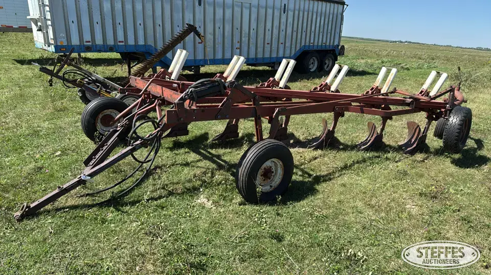 International 770 Plow