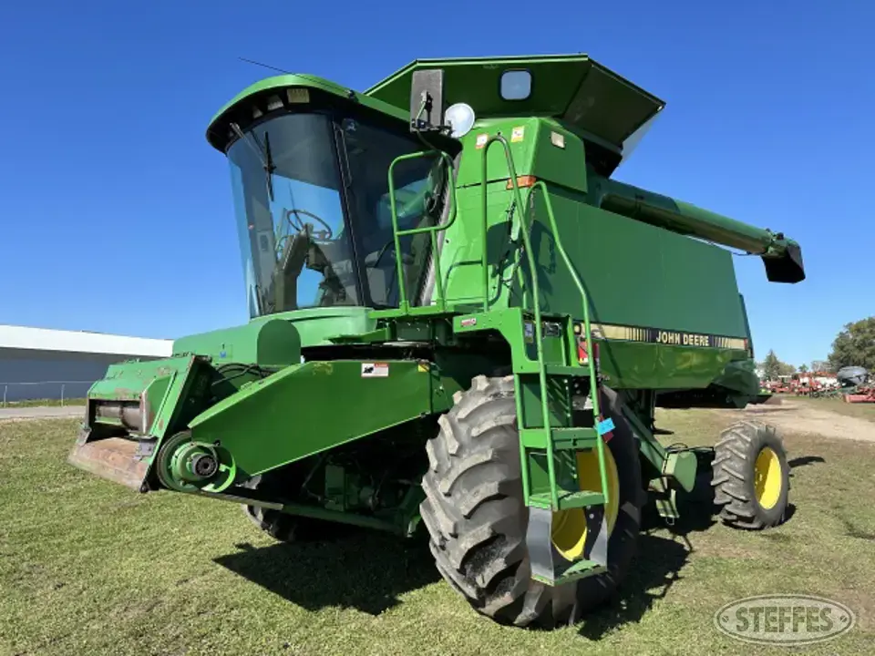1990 John Deere 9500 Combine