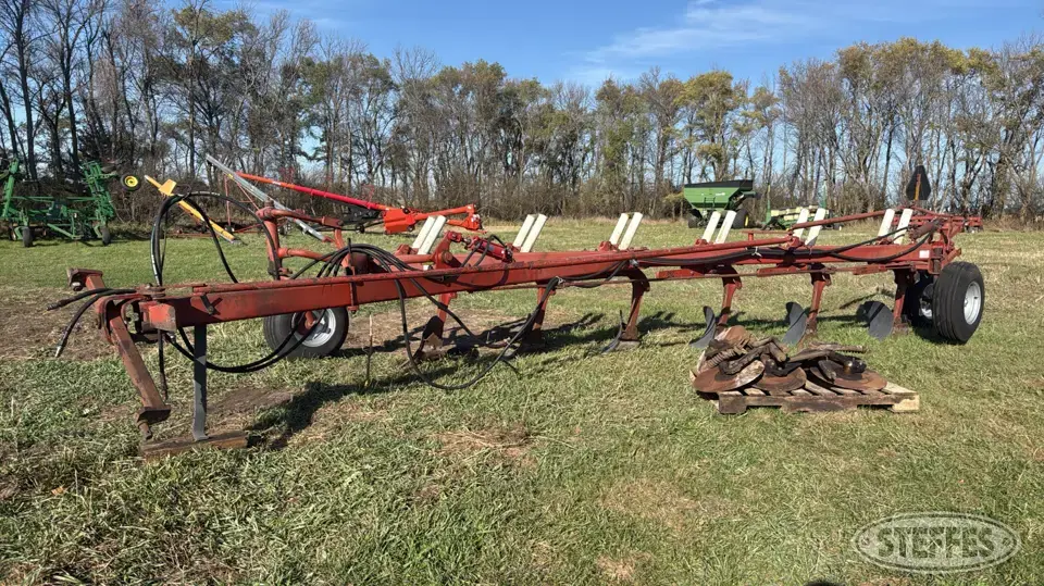 International 720 Plow