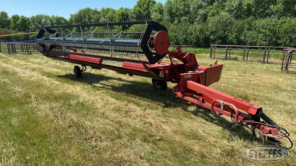 Case IH 8220 Pull-Type Swather