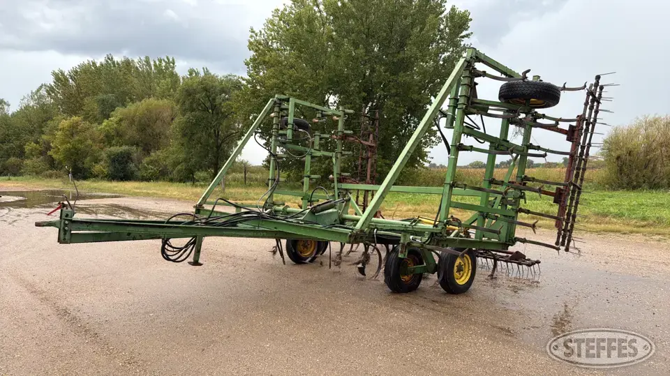 John Deere 1000 Field Cultivator