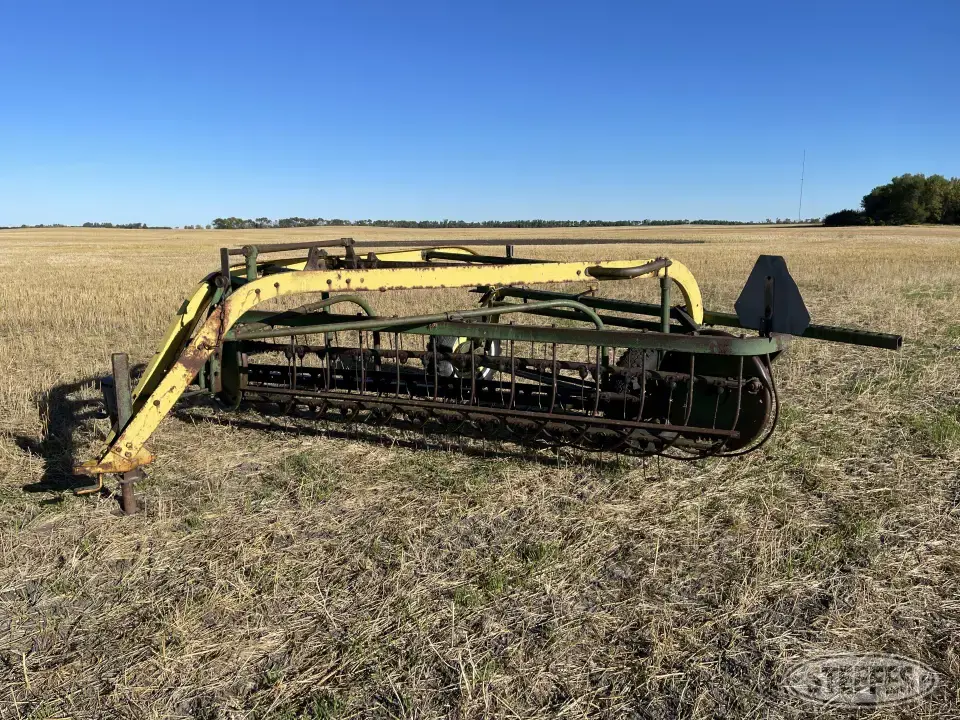 John Deere 896 Rake