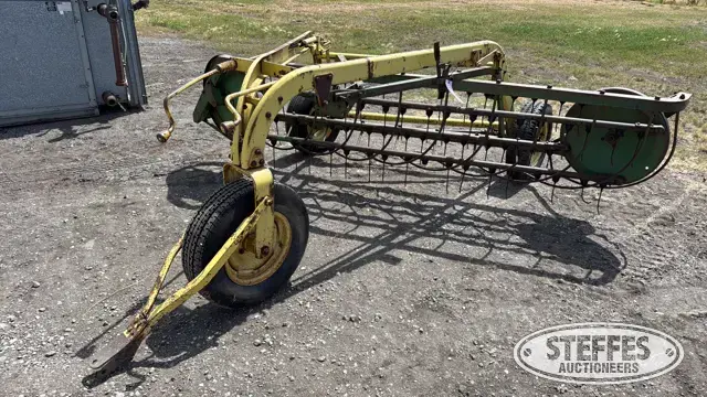 John Deere 640